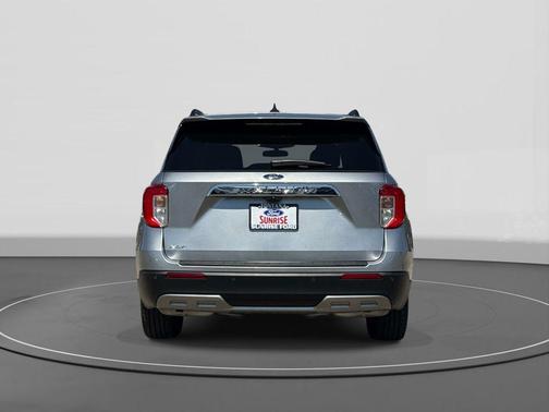 ICONIC SILVER METALLIC 2023 Ford Explorer XLT