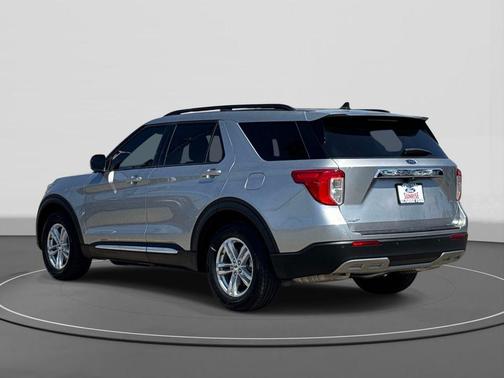 ICONIC SILVER METALLIC 2023 Ford Explorer XLT