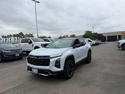 Polar White Tricoat 2026 Chevrolet Equinox FWD RS