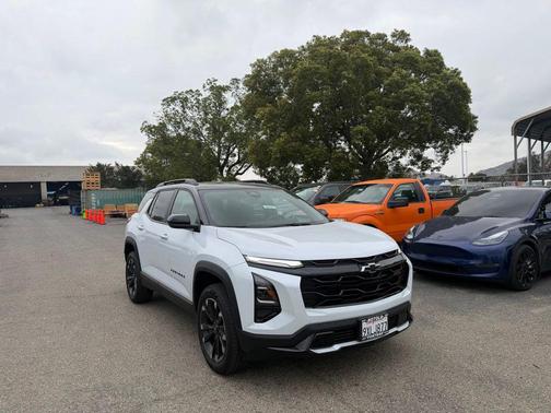 Polar White Tricoat 2026 Chevrolet Equinox FWD RS