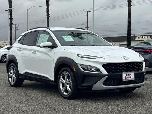 2022 Hyundai KONA SEL