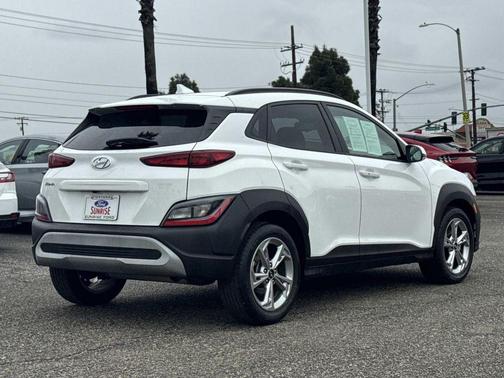 2022 Hyundai KONA SEL