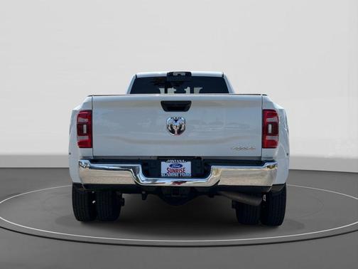 Bright White Clearcoat 2024 RAM 3500 Tradesman Crew Cab 4x4 8' Box