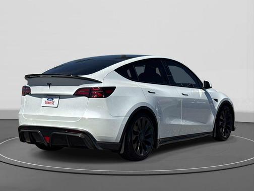 White 2022 Tesla Model Y Long Range Dual Motor All-Wheel Drive