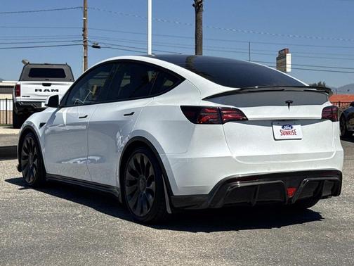 2022 Tesla Model Y Long Range Dual Motor All-Wheel Drive