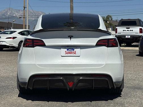 2022 Tesla Model Y Long Range Dual Motor All-Wheel Drive