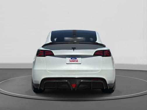 White 2022 Tesla Model Y Long Range Dual Motor All-Wheel Drive