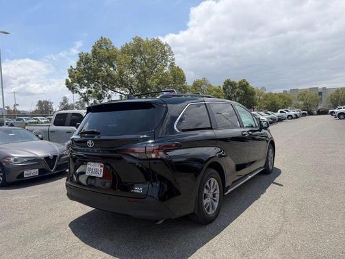 Midnight Black Metallic 2024 Toyota Sienna XLE