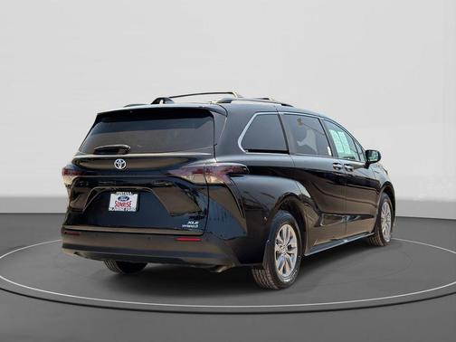Midnight Black Metallic 2024 Toyota Sienna XLE