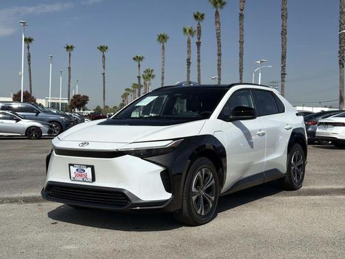 Wind Chill Pearl 2025 Toyota bZ4X XLE