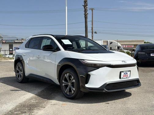 Wind Chill Pearl 2025 Toyota bZ4X XLE