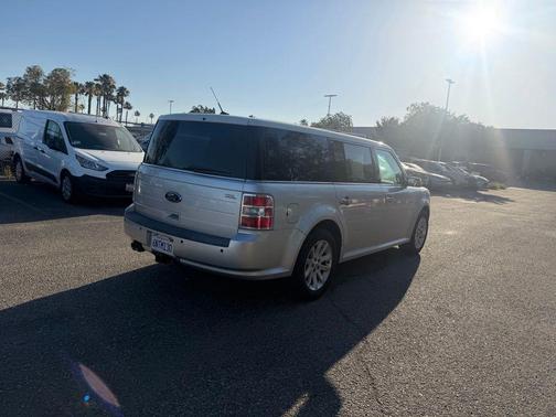 Ingot Silver Metallic 2011 Ford Flex SEL