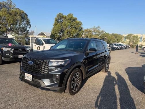 AGATE BLACK METALLIC 2025 Ford Explorer ST-Line