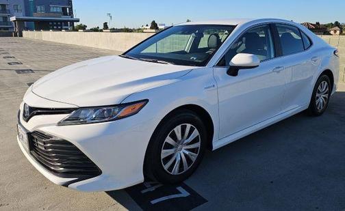 2019 Toyota Camry Hybrid LE