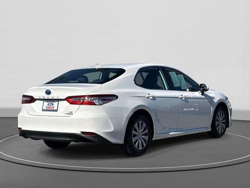 2019 Toyota Camry Hybrid LE