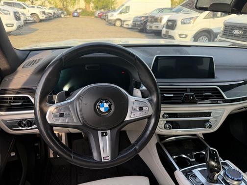 Mineral White Metallic 2022 BMW 740 i