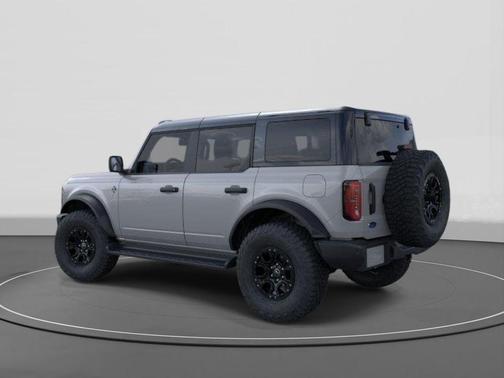 Avalanche Gray 2026 Ford Bronco Outer Banks