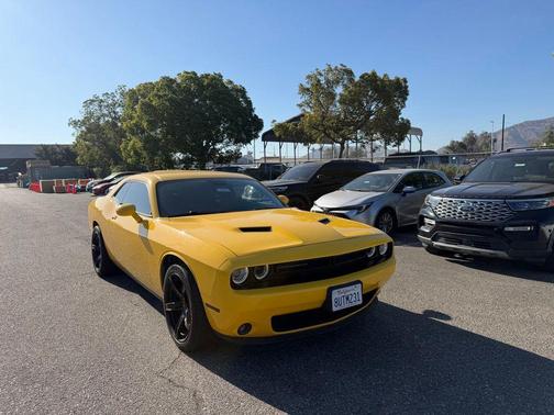 Yellow Jacket Clearcoat 2018 Dodge Challenger SXT