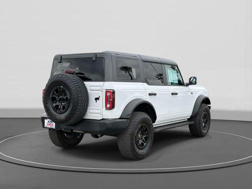 OXFORD WHITE 2024 Ford Bronco Wildtrak