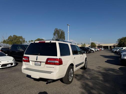 2012 Lincoln Navigator Base