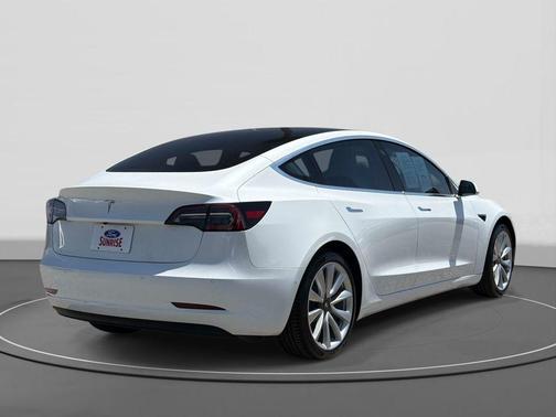 Pearl White Multi-Coat 2018 Tesla Model 3 Long Range