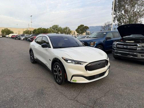 STAR WHITE MET TRI-COAT 2023 Ford Mustang Mach-E Premium