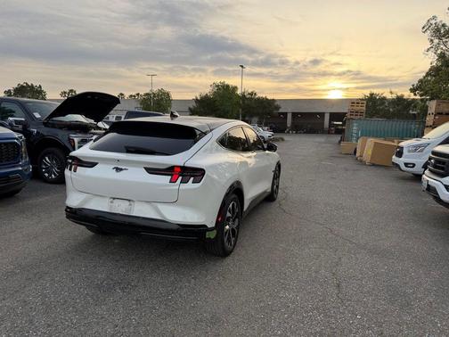 STAR WHITE MET TRI-COAT 2023 Ford Mustang Mach-E Premium