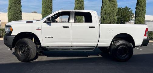 Bright White Clearcoat 2022 RAM 2500 Tradesman Crew Cab 4x4 6'4' Box