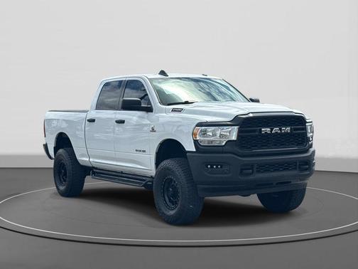 Bright White Clearcoat 2022 RAM 2500 Tradesman Crew Cab 4x4 6'4' Box