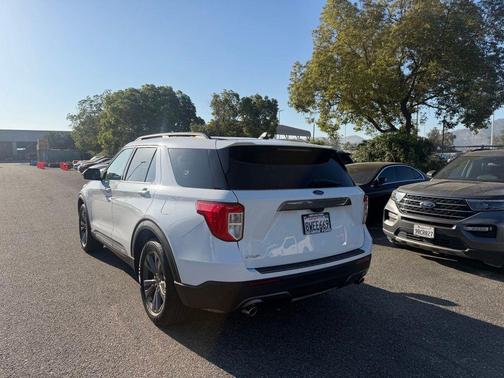 Oxford White 2021 Ford Explorer XLT