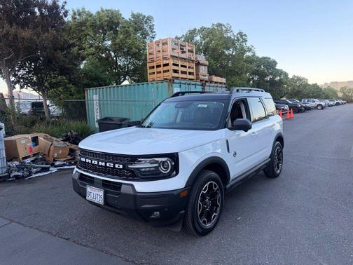 Oxford White 2025 Ford Bronco Sport Outer Banks