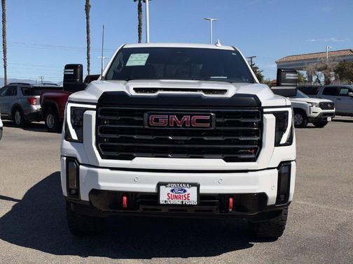 Summit White 2024 GMC Sierra 2500 AT4