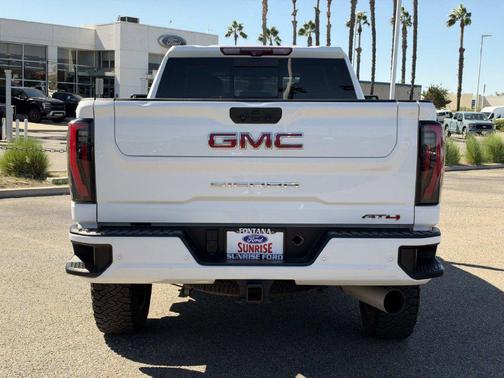 Summit White 2024 GMC Sierra 2500 AT4