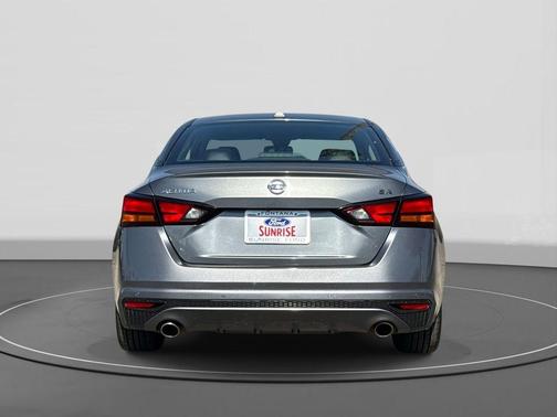 2021 Nissan Altima SR FWD