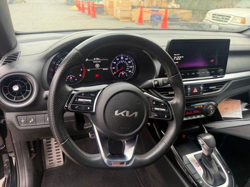 Aurora Black 2024 Kia Forte GT-Line