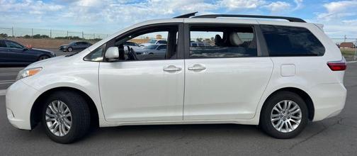 2017 Toyota Sienna XLE