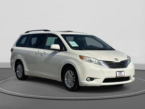 2017 Toyota Sienna XLE