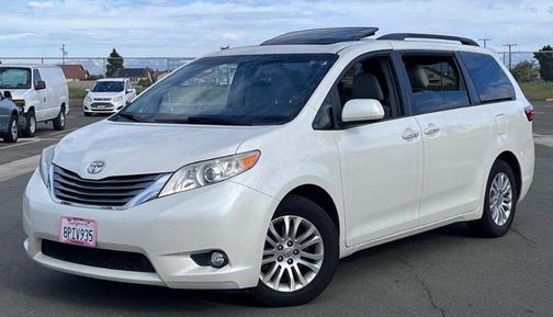 2017 Toyota Sienna XLE