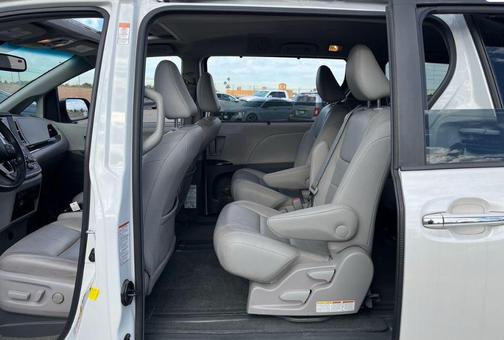 2017 Toyota Sienna XLE