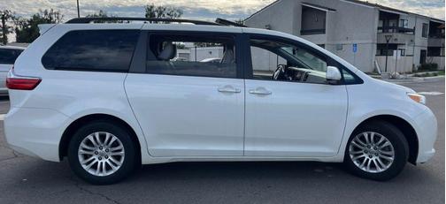 2017 Toyota Sienna XLE