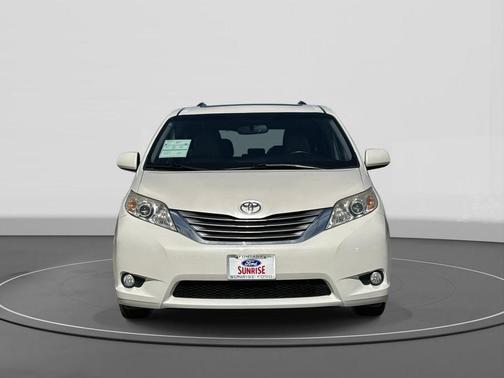 2017 Toyota Sienna XLE