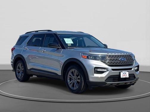 ICONIC SILVER METALLIC 2023 Ford Explorer XLT