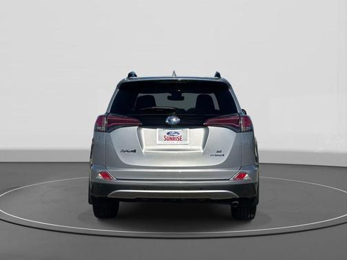 2018 Toyota RAV4 Hybrid SE