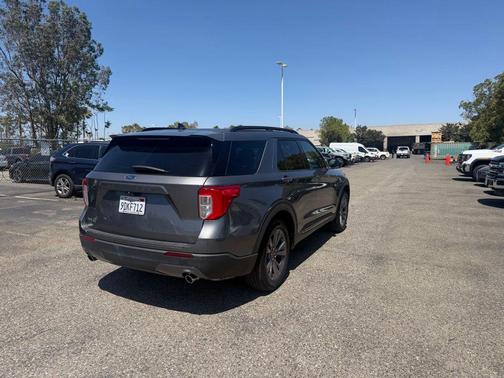 CARBONIZED GRAY METALLIC 2022 Ford Explorer XLT