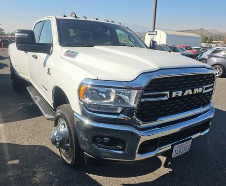 Bright White Clearcoat 2024 RAM 3500 Big Horn Crew Cab 4x4 8' Box