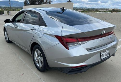 2021 Hyundai ELANTRA SE