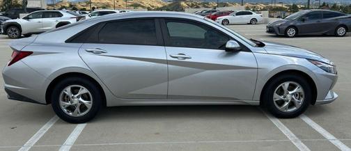 2021 Hyundai ELANTRA SE