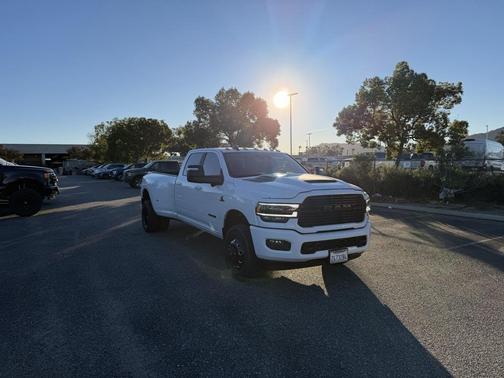 2024 RAM 3500 Laramie Crew Cab 4x4 8' Box