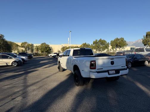 2024 RAM 3500 Laramie Crew Cab 4x4 8' Box