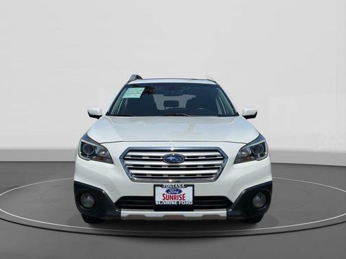Crystal White Pearl 2017 Subaru Outback 3.6R Limited
